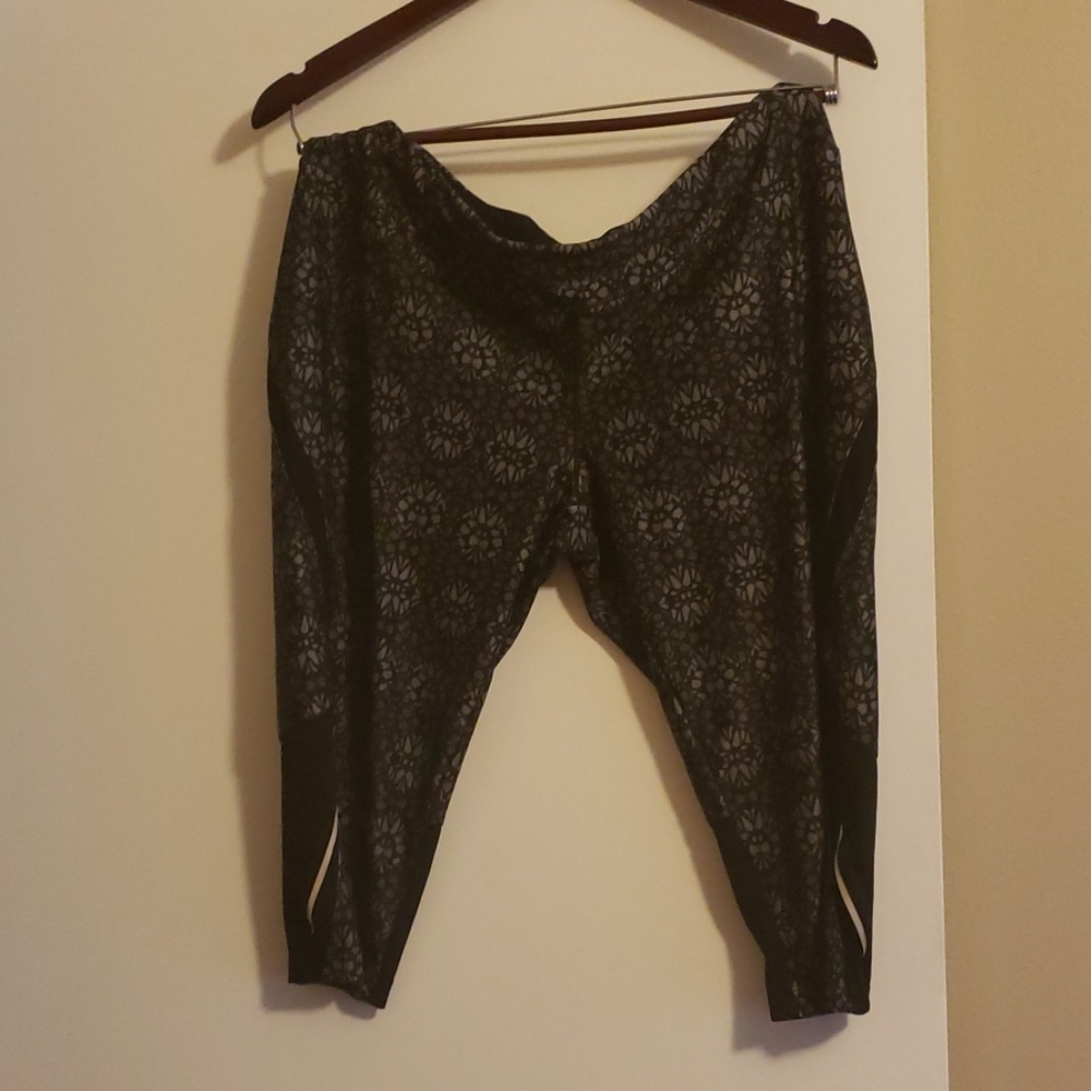 AVIA workout capris